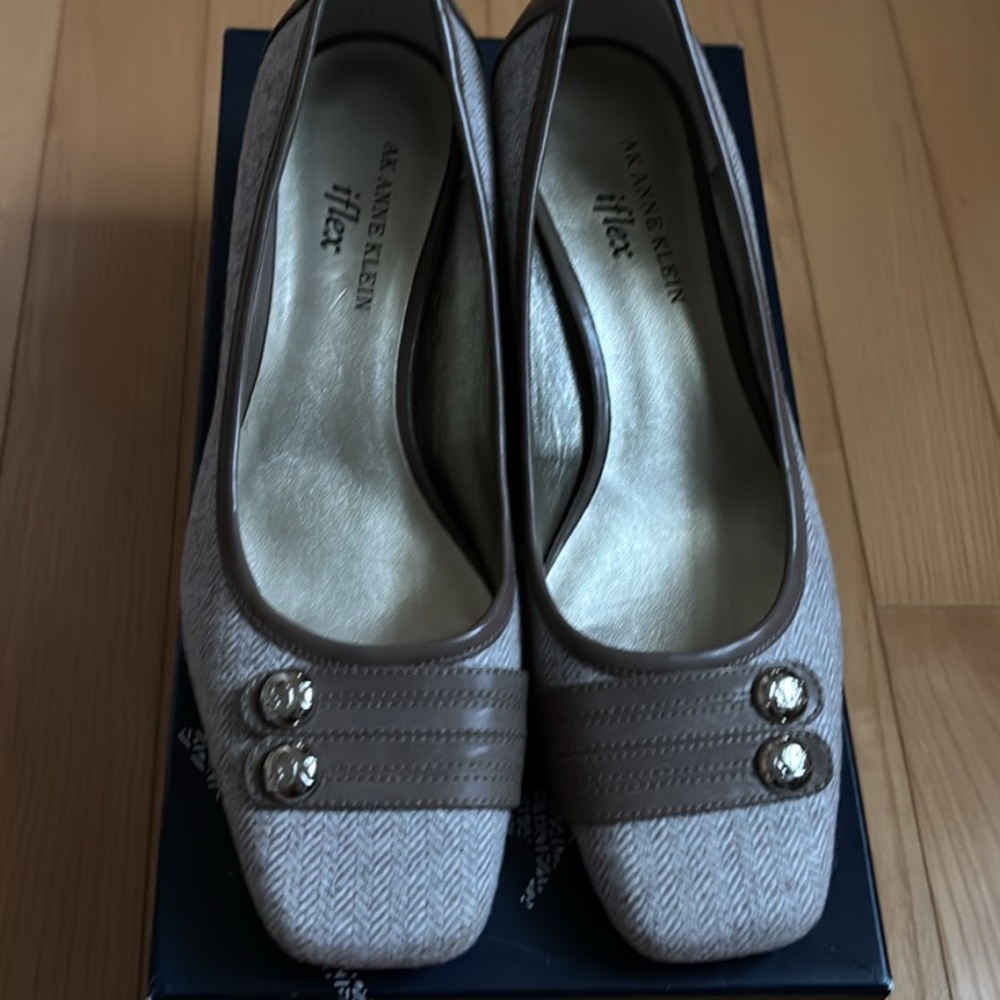 NWOT Anne Klein Tweed heels size 6